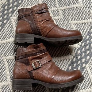 Earth Origins Randi Roland Brown Almond Ankle Boot  9 Wide New without box